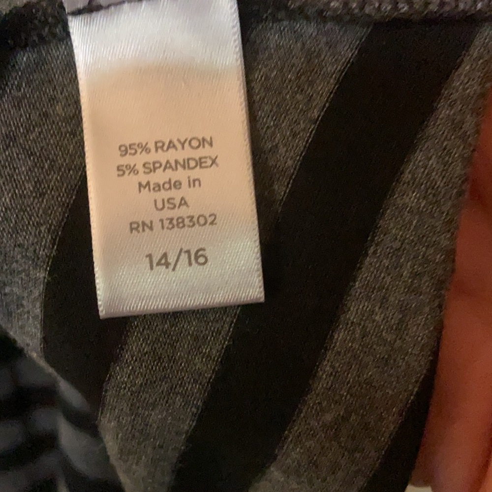 Avenue black and grey stripe floral top size 14/16 - Picture 5 of 6